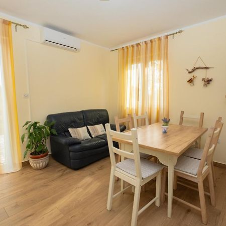 Apartman Doris Milohnici Exterior photo